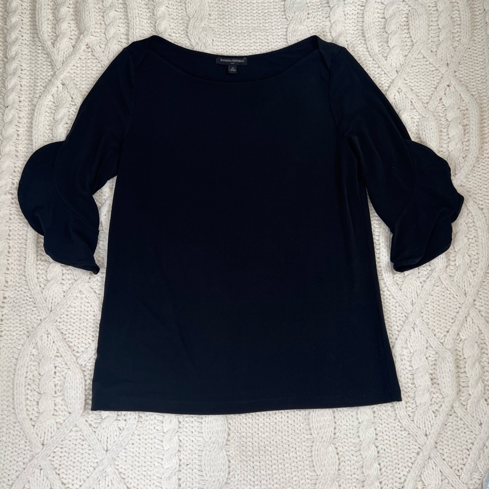 Banana Republic blouse size medium
Color black 
Very good condition